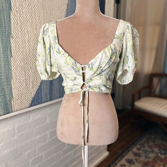 NWT Forever21 Green and White Soft Floral Puff Sleeve Blouse - Picture 1 of 9